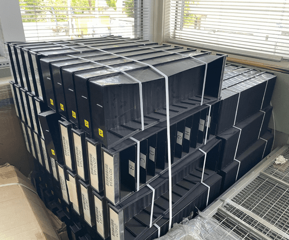 Black component trays
